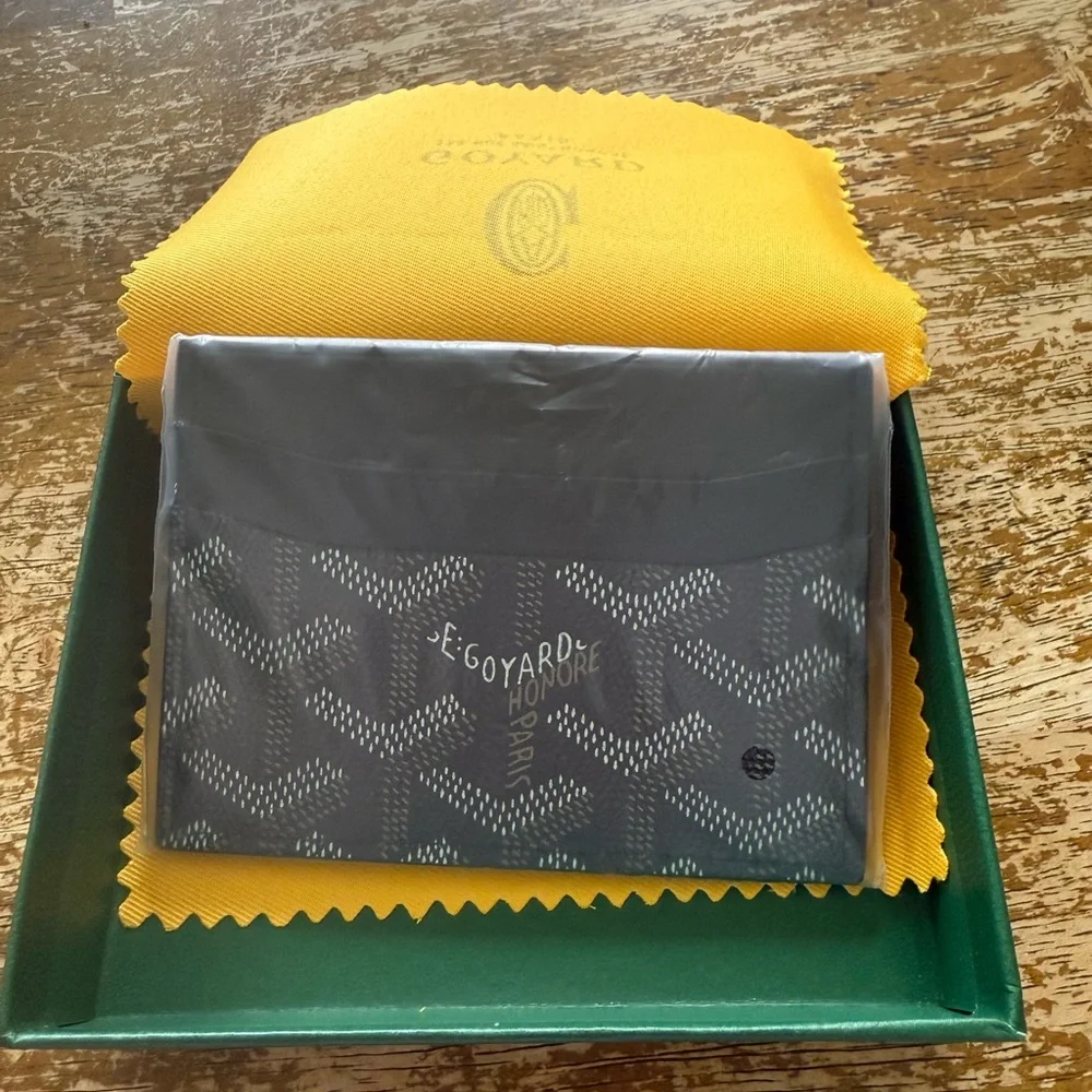 Goyard Card Holder in Black and Gray Chevron - Picture 2 of 4